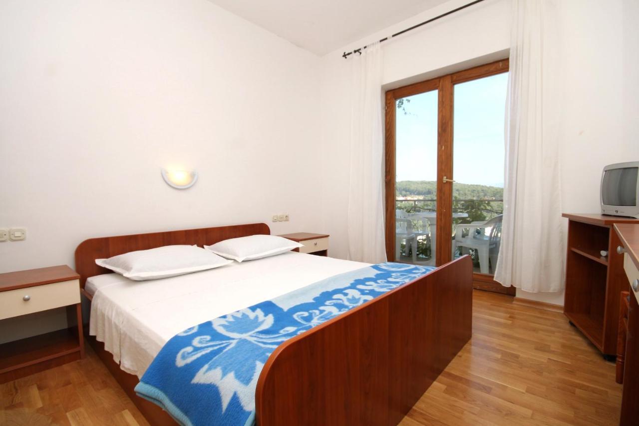 ילסה Apartments With A Parking Space Jelsa, Hvar - 8765 מראה חיצוני תמונה